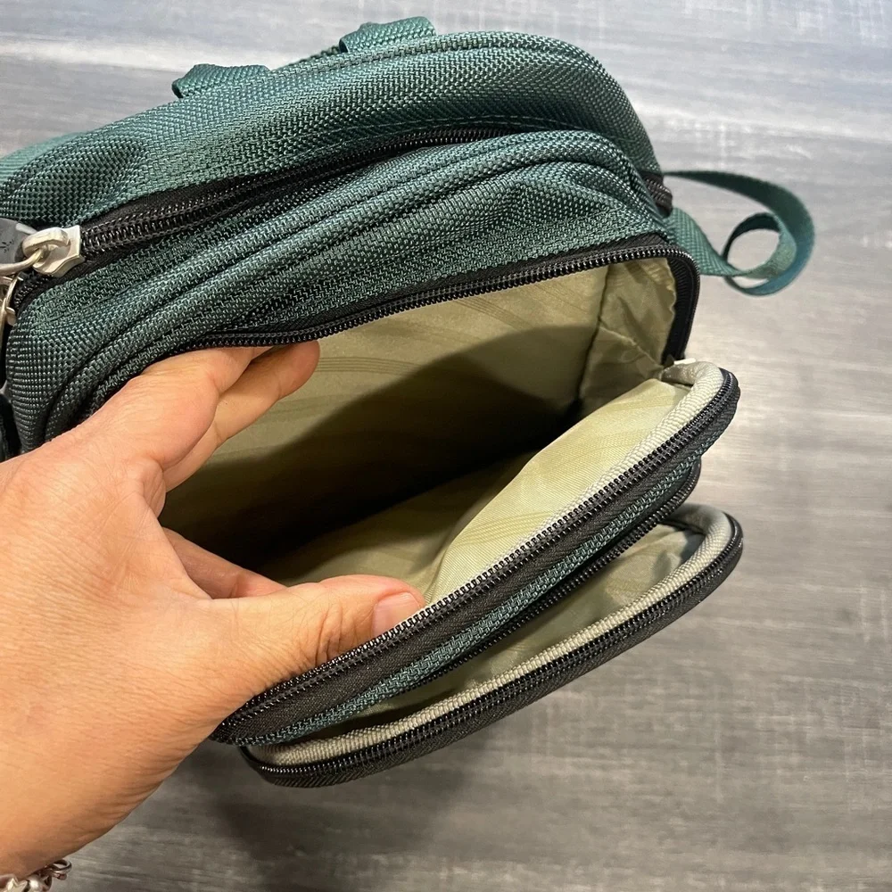 Ricardo Beverly Hills Green Canvas Crossbody Messenger Travel Bag Luggage